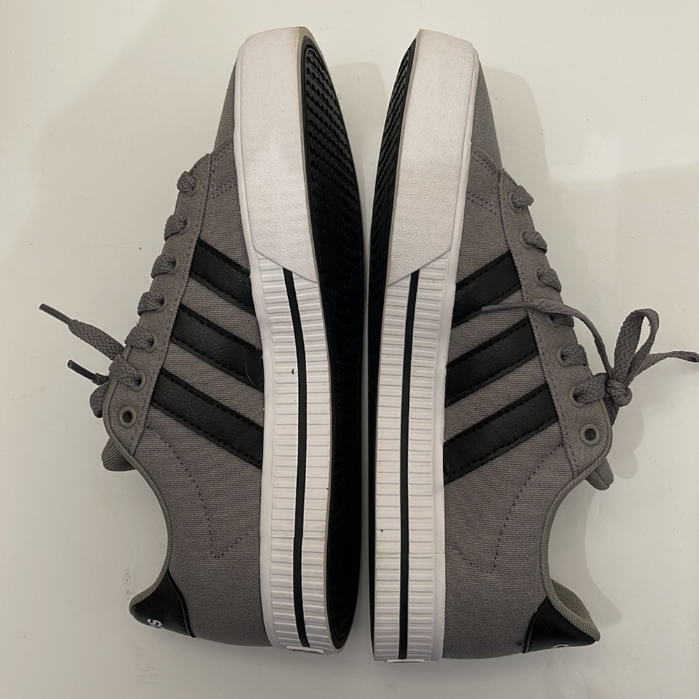 ADIDAS DAILY DOVE GREY 3.0 CASUAL SNEAKERS MENS-BOYS SIZE 6.5. WOMANS SIZE 8 - Picture 11 of 16